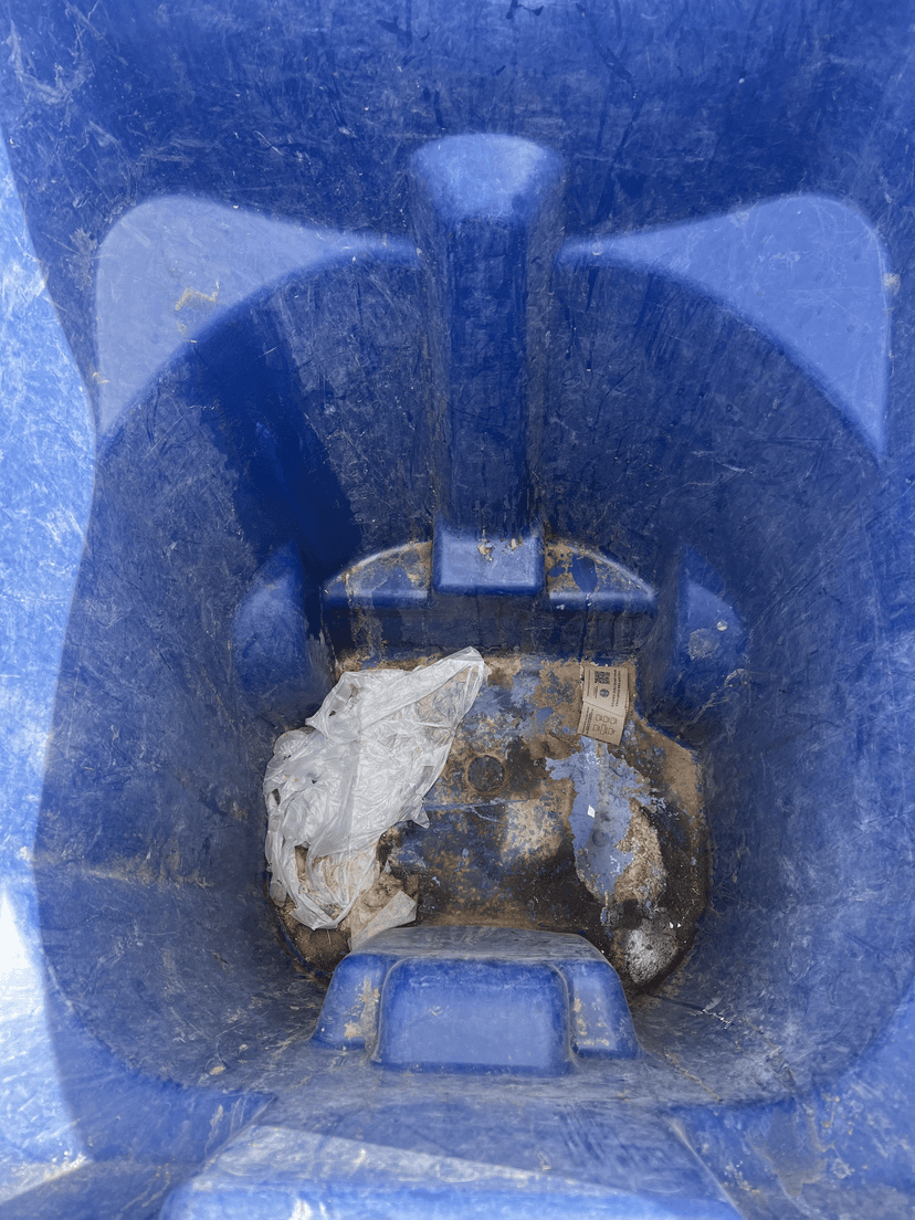/blue_bin_1_dirty.png